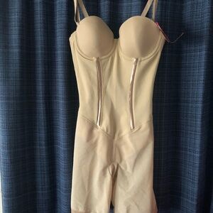 MaidenForm FLEXEES Control Foundation/Shapewear